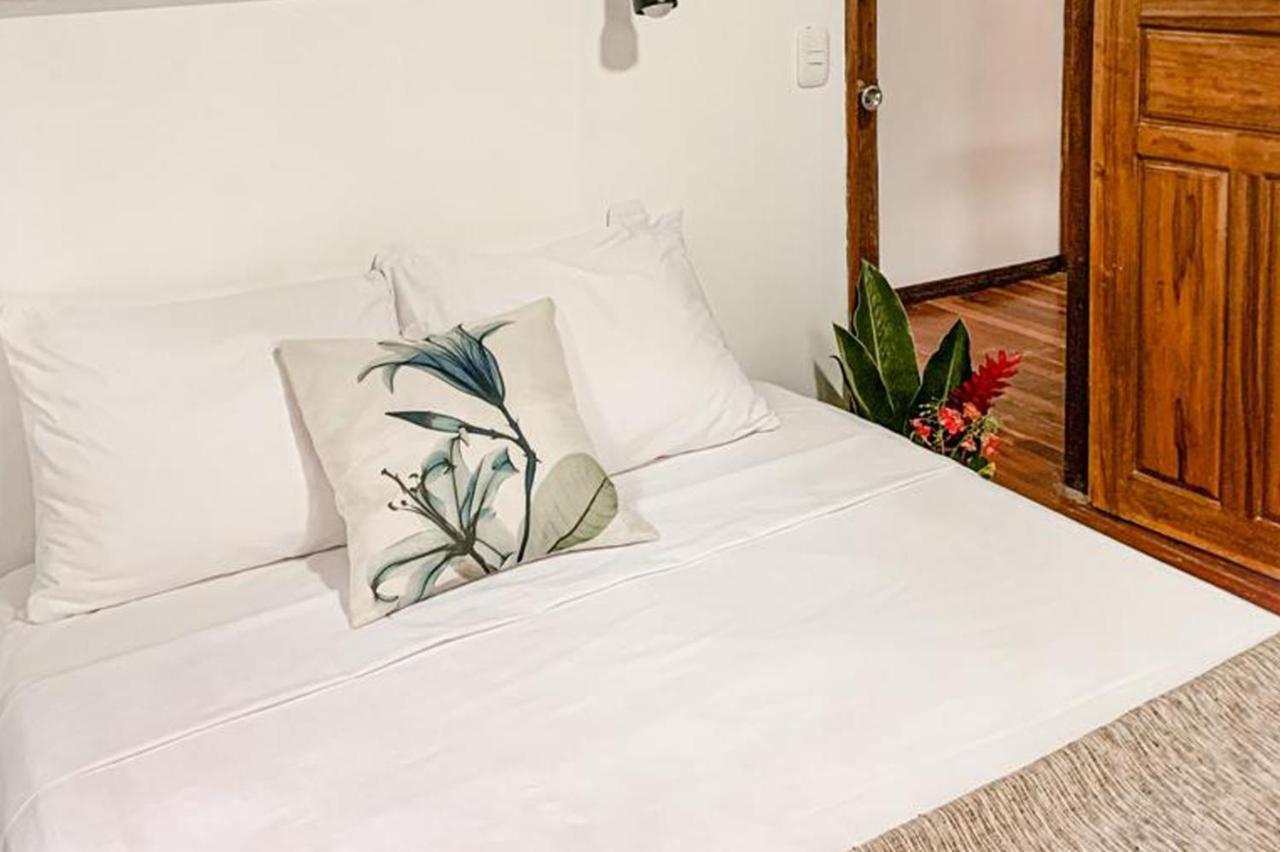 Cabinas Montesol Puerto Viejo de Talamanca ภายนอก รูปภาพ