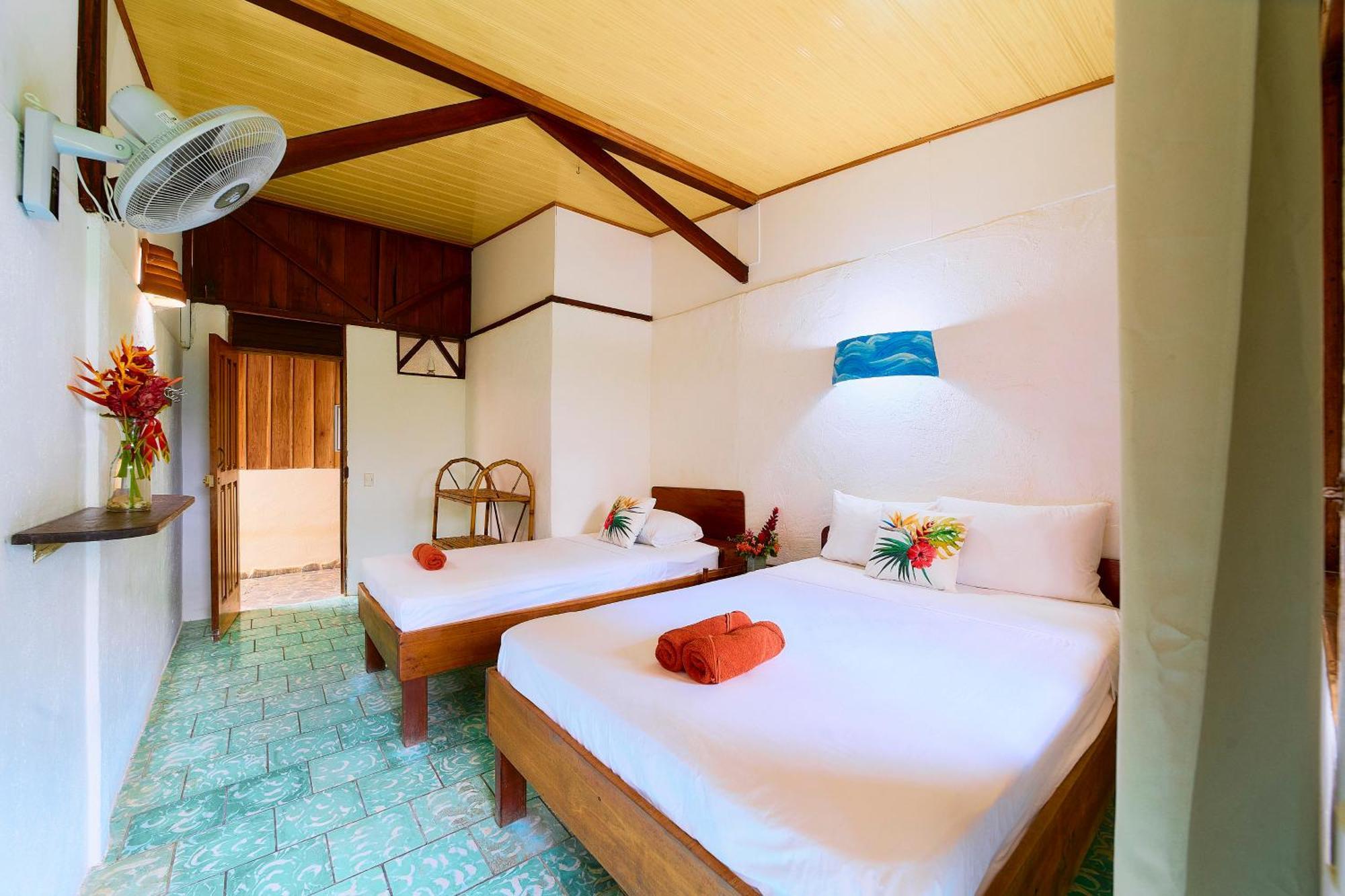 Cabinas Montesol Puerto Viejo de Talamanca ภายนอก รูปภาพ