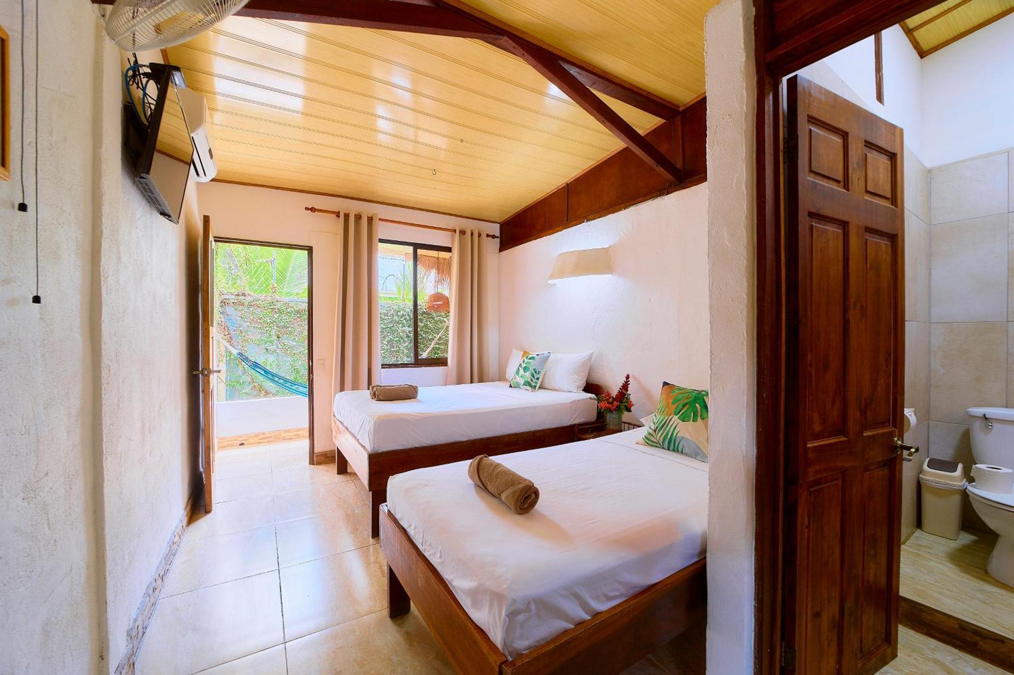 Cabinas Montesol Puerto Viejo de Talamanca ภายนอก รูปภาพ
