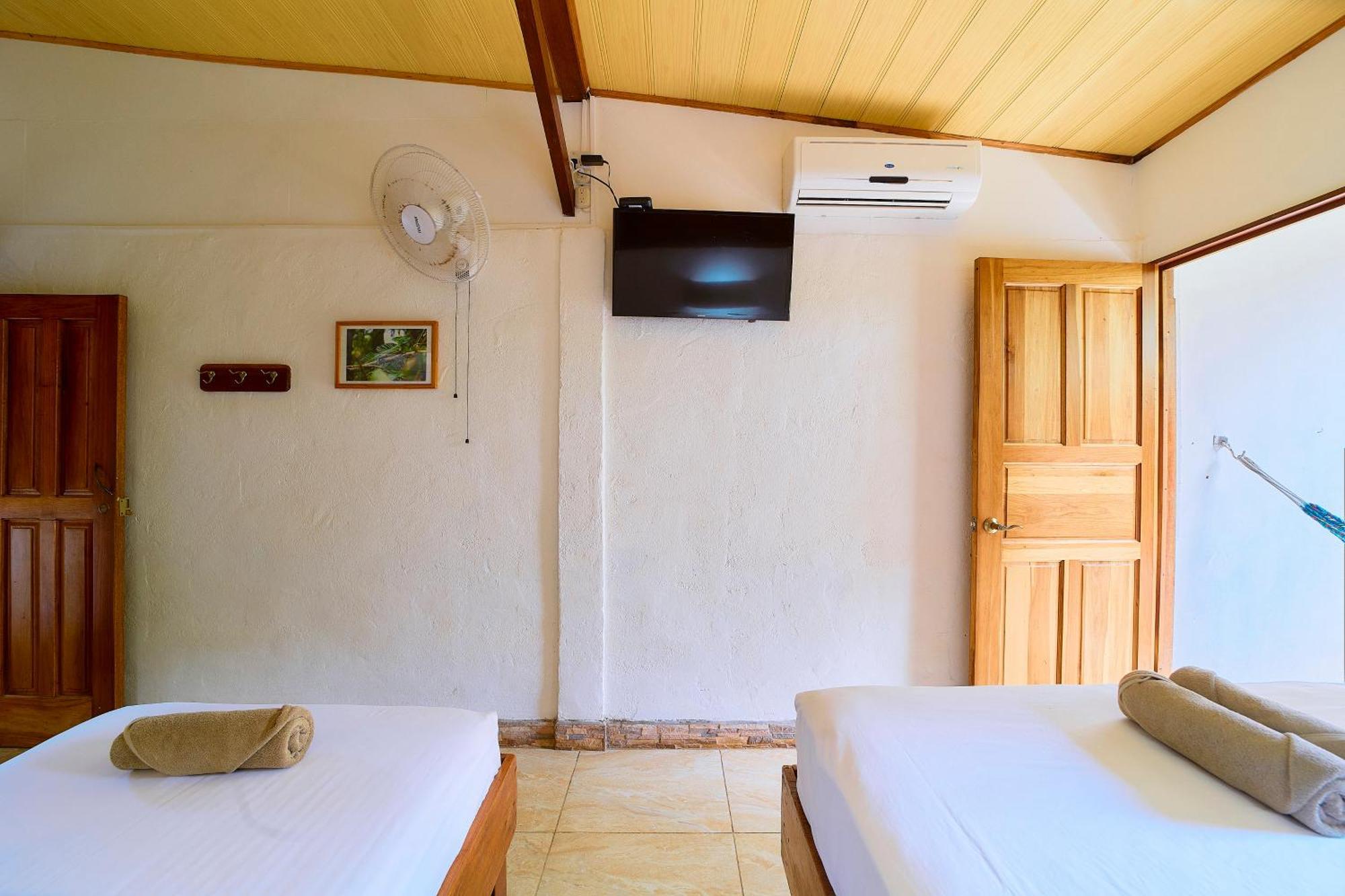 Cabinas Montesol Puerto Viejo de Talamanca ภายนอก รูปภาพ