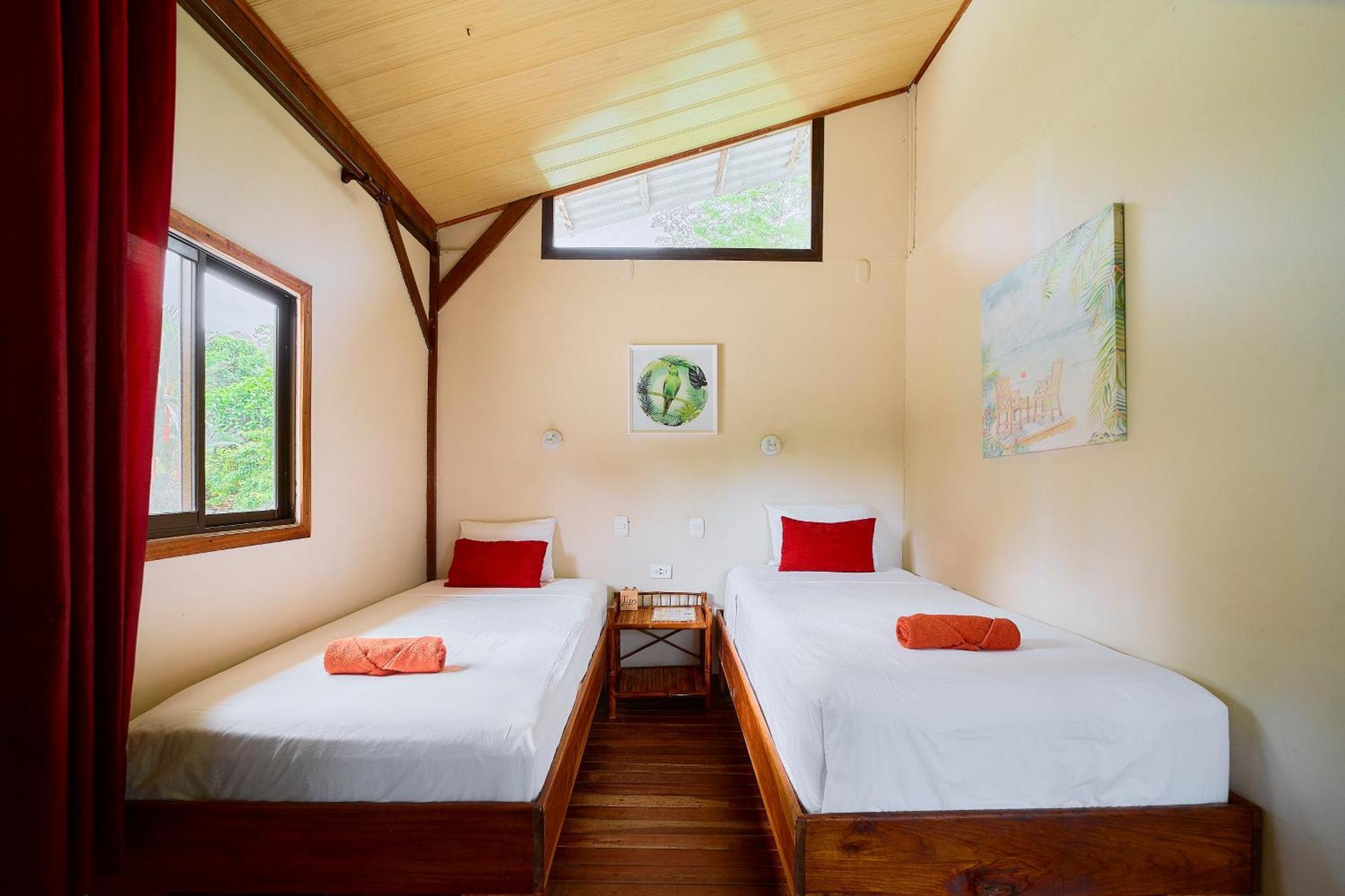 Cabinas Montesol Puerto Viejo de Talamanca ภายนอก รูปภาพ