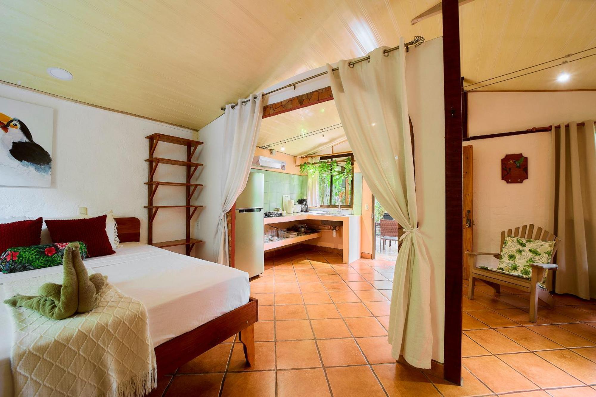 Cabinas Montesol Puerto Viejo de Talamanca ภายนอก รูปภาพ