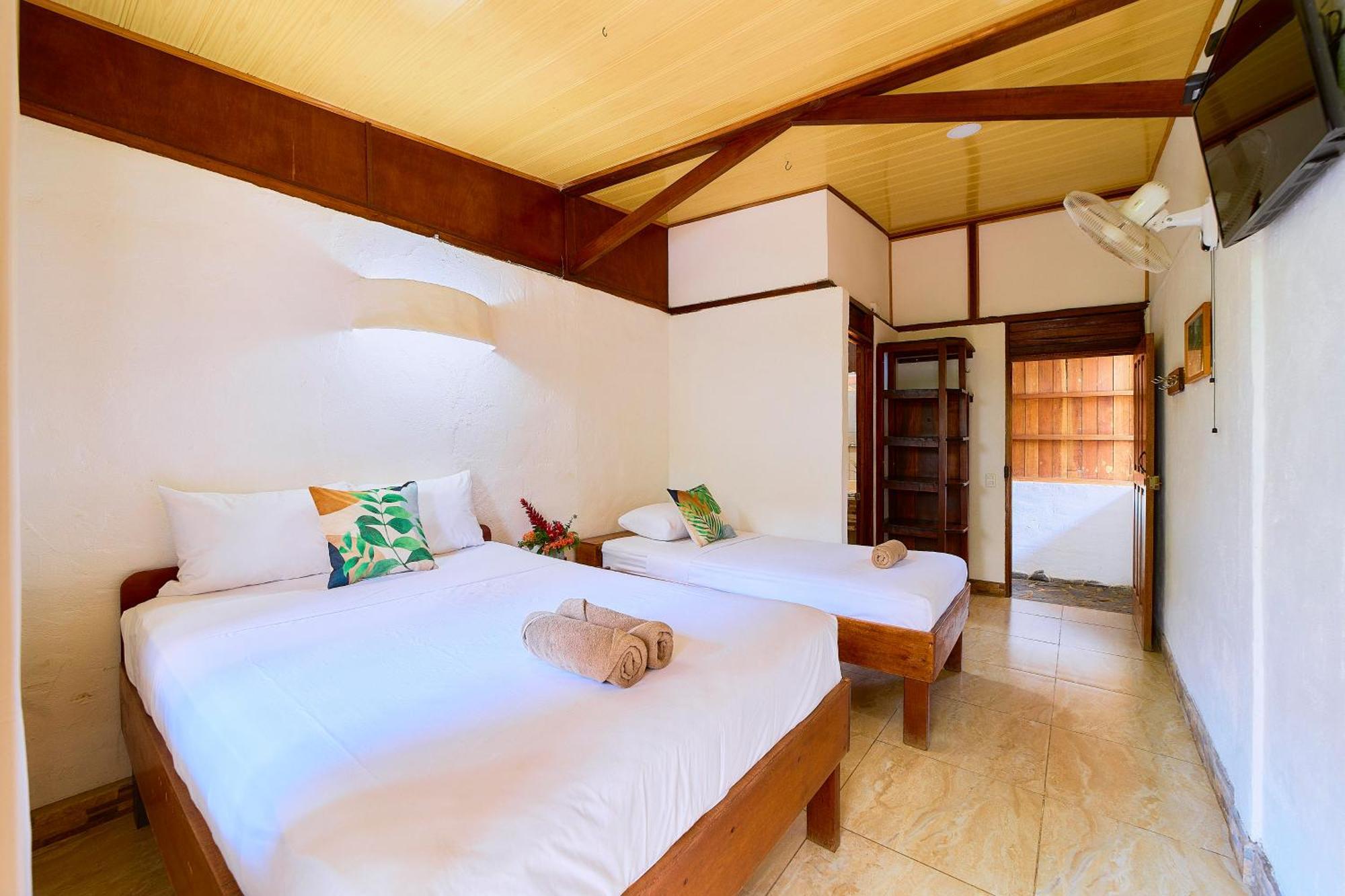 Cabinas Montesol Puerto Viejo de Talamanca ภายนอก รูปภาพ
