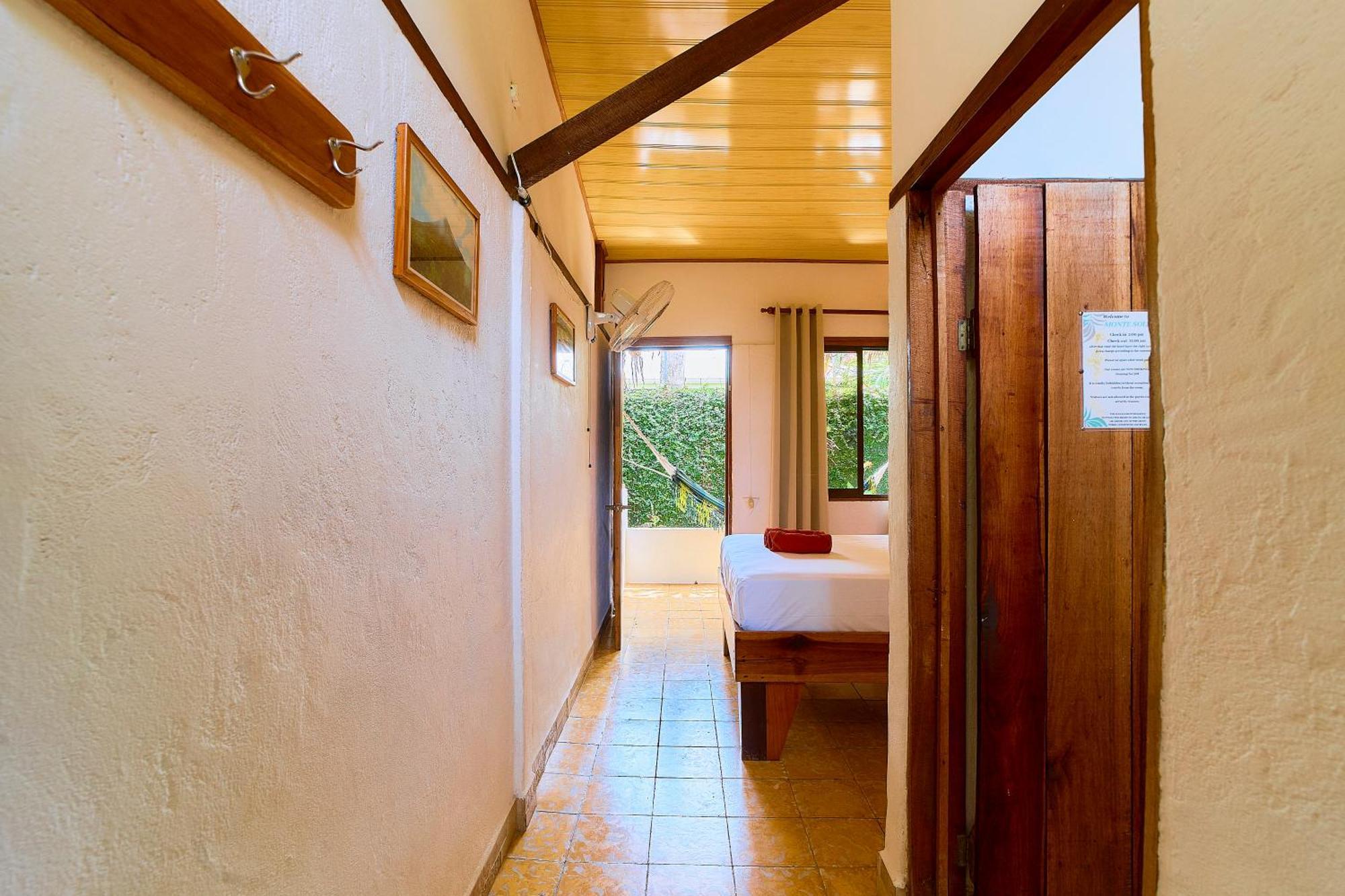 Cabinas Montesol Puerto Viejo de Talamanca ภายนอก รูปภาพ