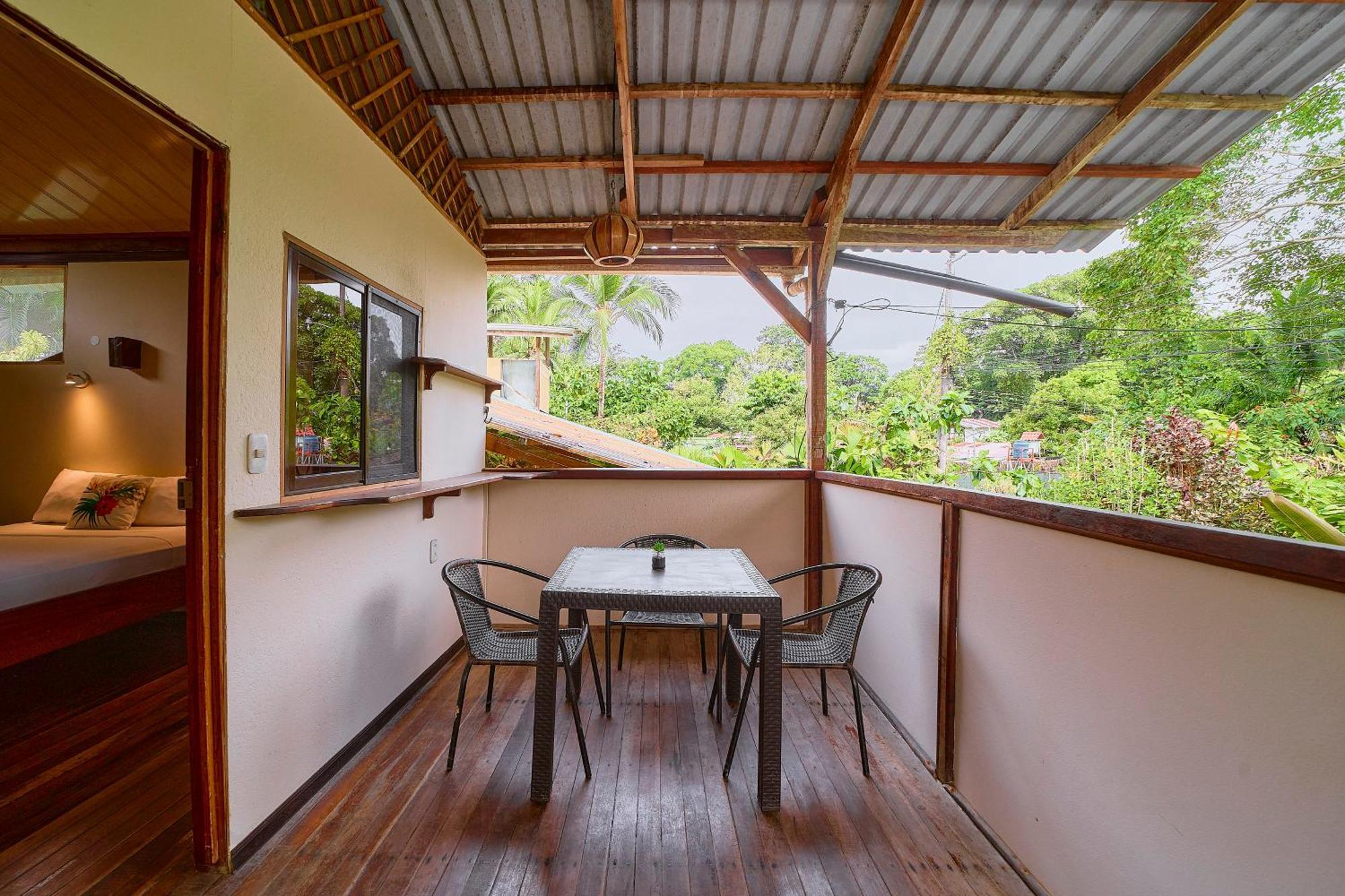 Cabinas Montesol Puerto Viejo de Talamanca ภายนอก รูปภาพ