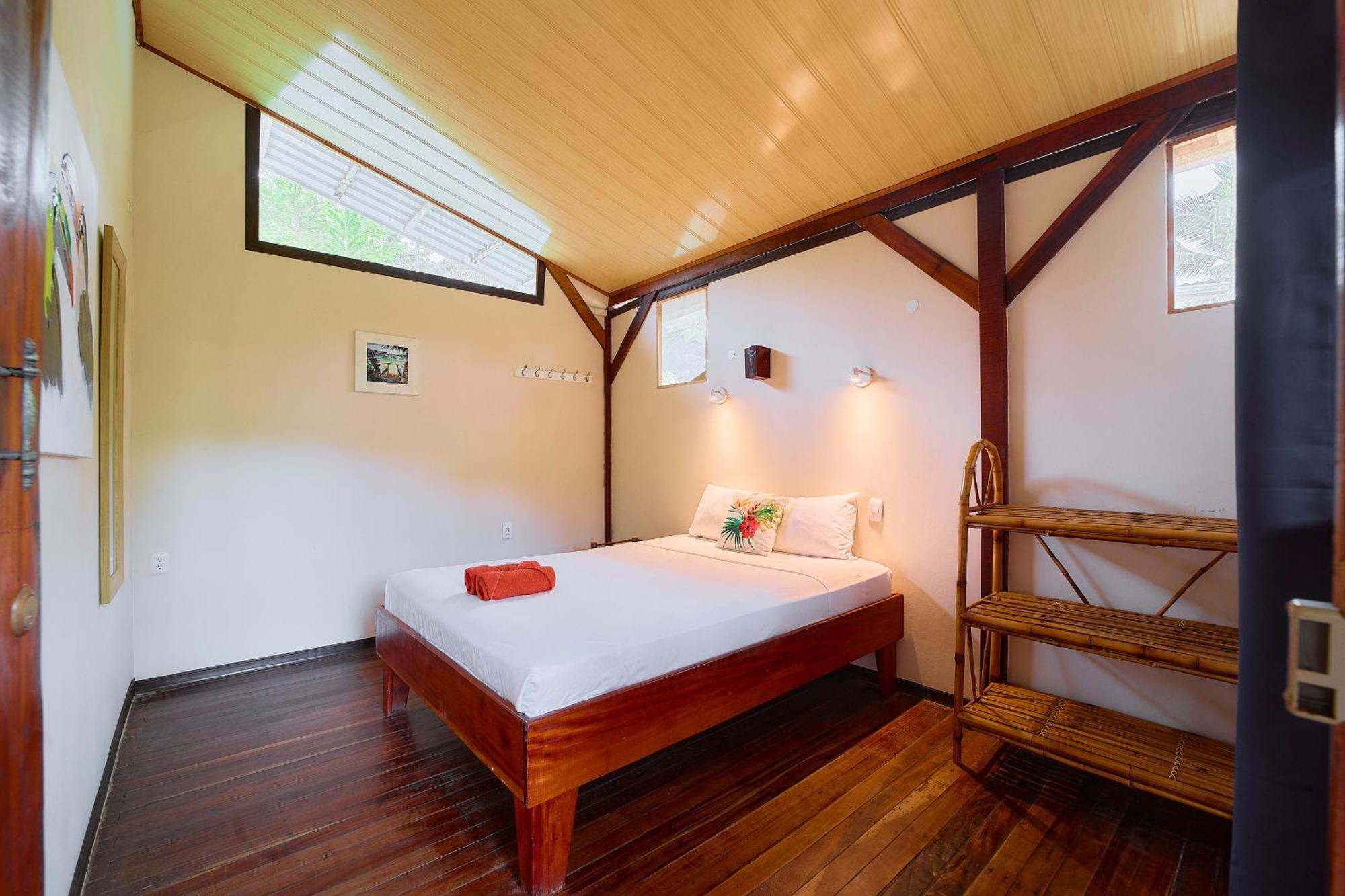 Cabinas Montesol Puerto Viejo de Talamanca ภายนอก รูปภาพ
