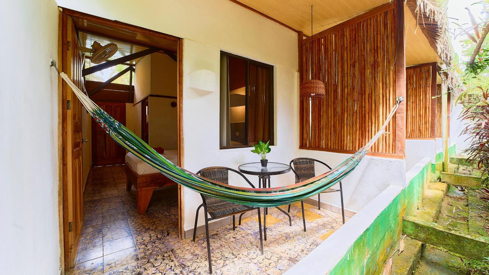 Cabinas Montesol Puerto Viejo de Talamanca ภายนอก รูปภาพ